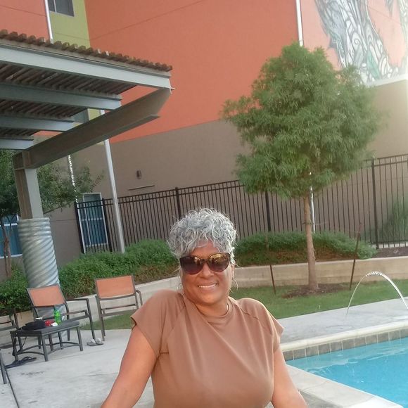 Meet your Posher, Elizabeth - Picture 1 of 1